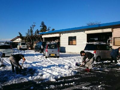 前橋　富士見　会社雪かき　職人写真