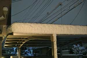 カーポートに積もった雪は おっとせいg におまかせ 群馬県の外壁塗装 アサヒペイント スタッフブログ