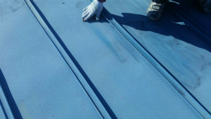群馬　前橋　塗装　屋根ケレン作業